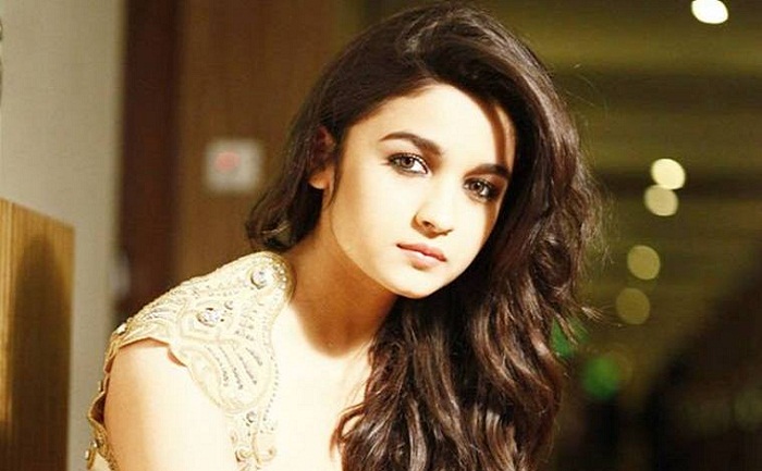 Alia Bhatt Biography in Hindi and Age Weight Height and Wiki