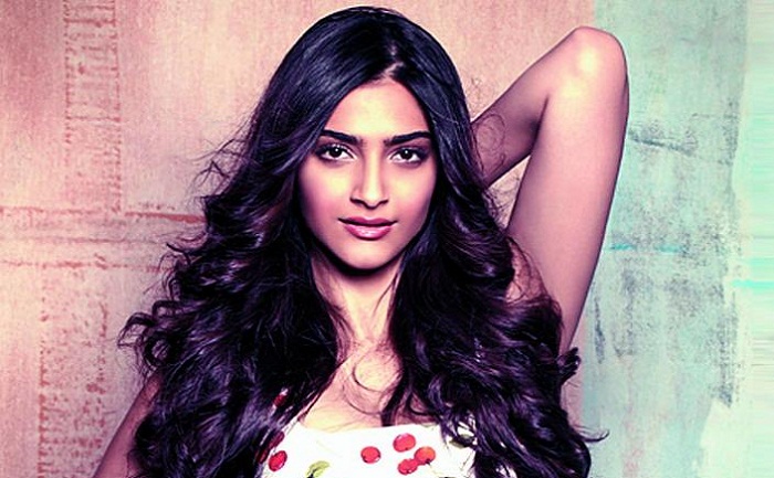 Sonam Kapoor Biography in Hindi and Age Height Weight Info