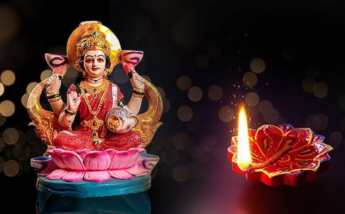 10 Lines on Lakshmi Puja in Hindi